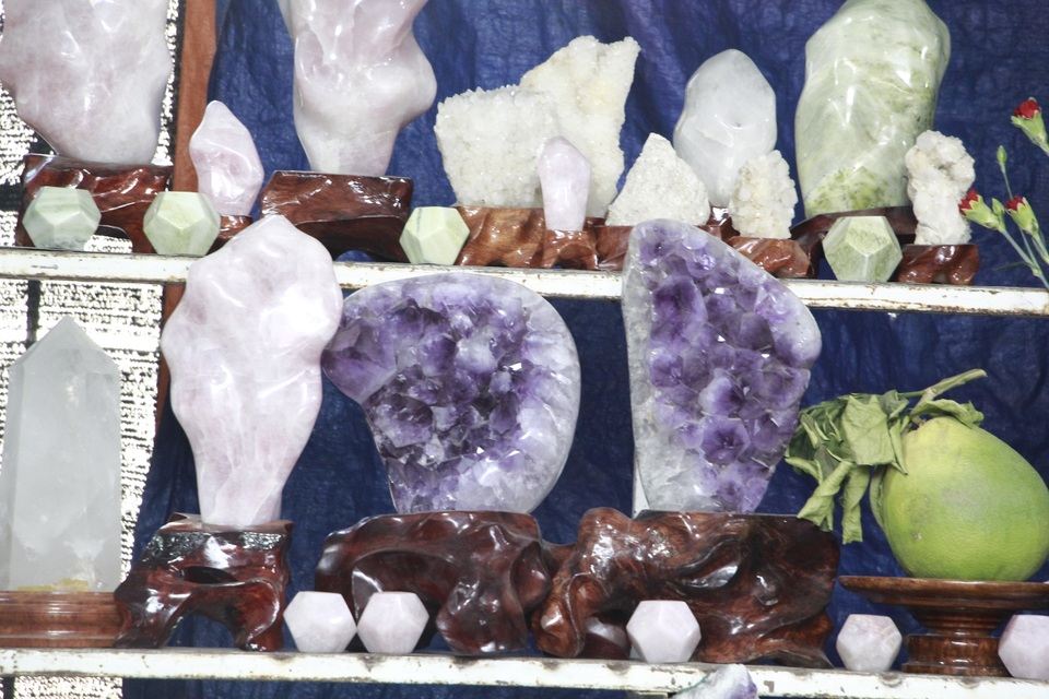 Đá quý hàng trăm triệu đồng được bày bán tại hội chợ xuân phố núi - 8