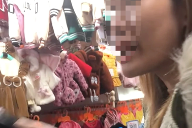 Hà Nội: Cảnh sát làm việc với cô gái tát khách tại Chợ Nhà Xanh