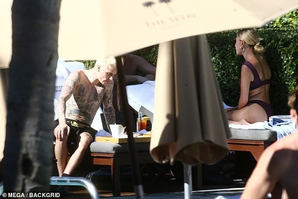 Vợ chồng Justin Bieber nghỉ lễ Tạ Ơn bên nhau - 2 Vợ chồng Justin Bieber nghỉ lễ Tạ Ơn bên nhau - 2