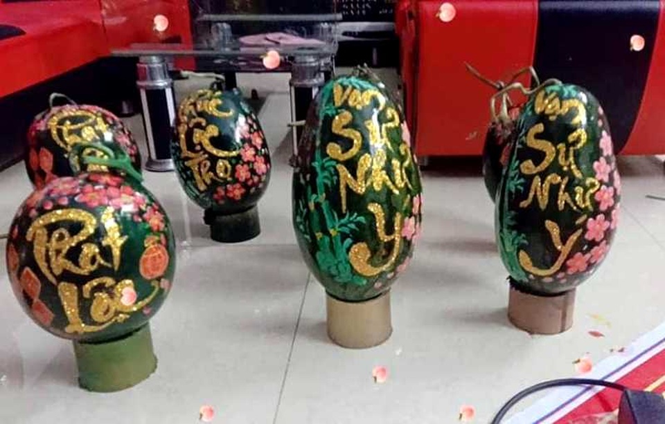 Thầy giáo 8X “gây sốt” bằng vẽ thư pháp trên mâm ngũ quả ngày Tết - 15 Thầy giáo 8X “gây sốt” bằng vẽ thư pháp trên mâm ngũ quả ngày Tết - 15
