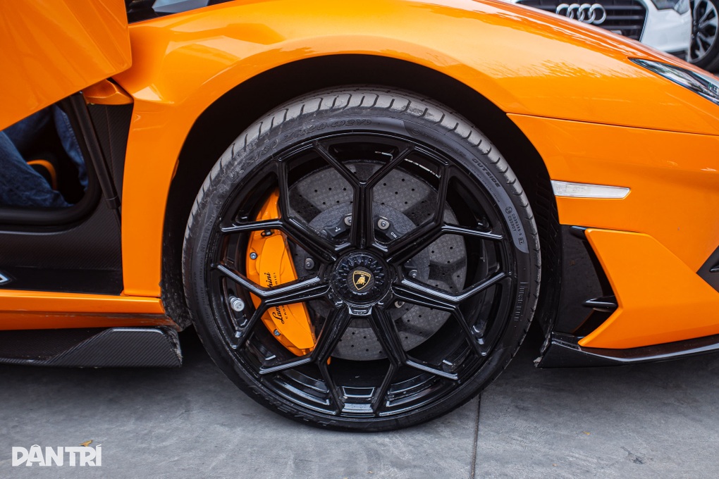 Mua lại siêu xe Lamborghini, đại gia Hà Nội lỗ hơn 5 tỷ đồng sau 5.000km - 9 Mua lại siêu xe Lamborghini, đại gia Hà Nội lỗ hơn 5 tỷ đồng sau 5.000km - 9
