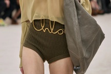 Món phụ kiện nào đang "được lòng" các tín đồ thời trang?