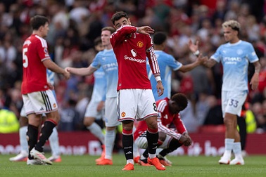 Báo chí thế giới chỉ ra lý do Man Utd thất bại trước Man City