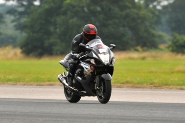 Bị mù vẫn chạy xe máy tốc độ gần 270 km/h