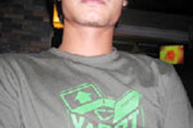 Người rao bán 1.000 bài thơ mạng