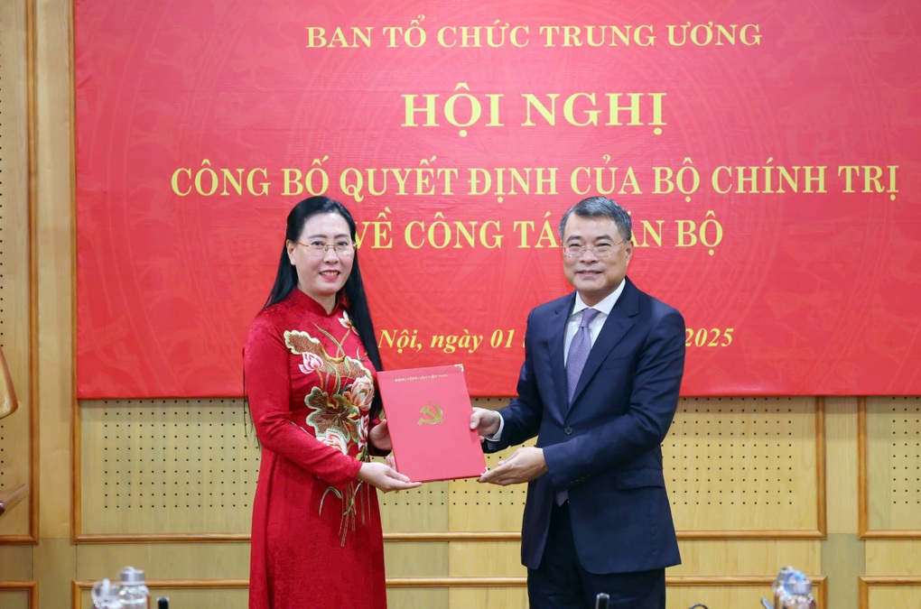 លេខាបក្ស Quang Ngai Bui Thi Quynh Van តែងតាំងអនុប្រធានគណៈកម្មាធិការរៀបចំមជ្ឈិម - ១ Bí thư Quảng Ngãi Bùi Thị Quỳnh Vân làm Phó trưởng Ban Tổ chức Trung ương - 1