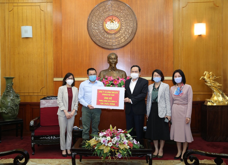 Shinhan Finance đóng góp 1,2 tỷ đồng cùng cả nước phòng chống COVID-19 - 2 Shinhan Finance đóng góp 1,2 tỷ đồng cùng cả nước phòng chống COVID-19 - 2