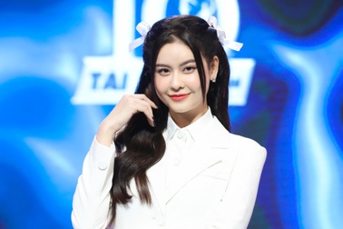 Trương Quỳnh Anh ngẫu hứng hát live, khoe nhan sắc không tuổi