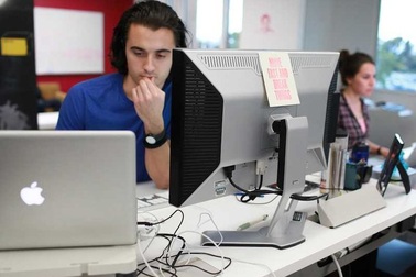 Facebook: Nội bộ lục đục, nhân viên nghi ngờ "bộ sậu" quyền lực