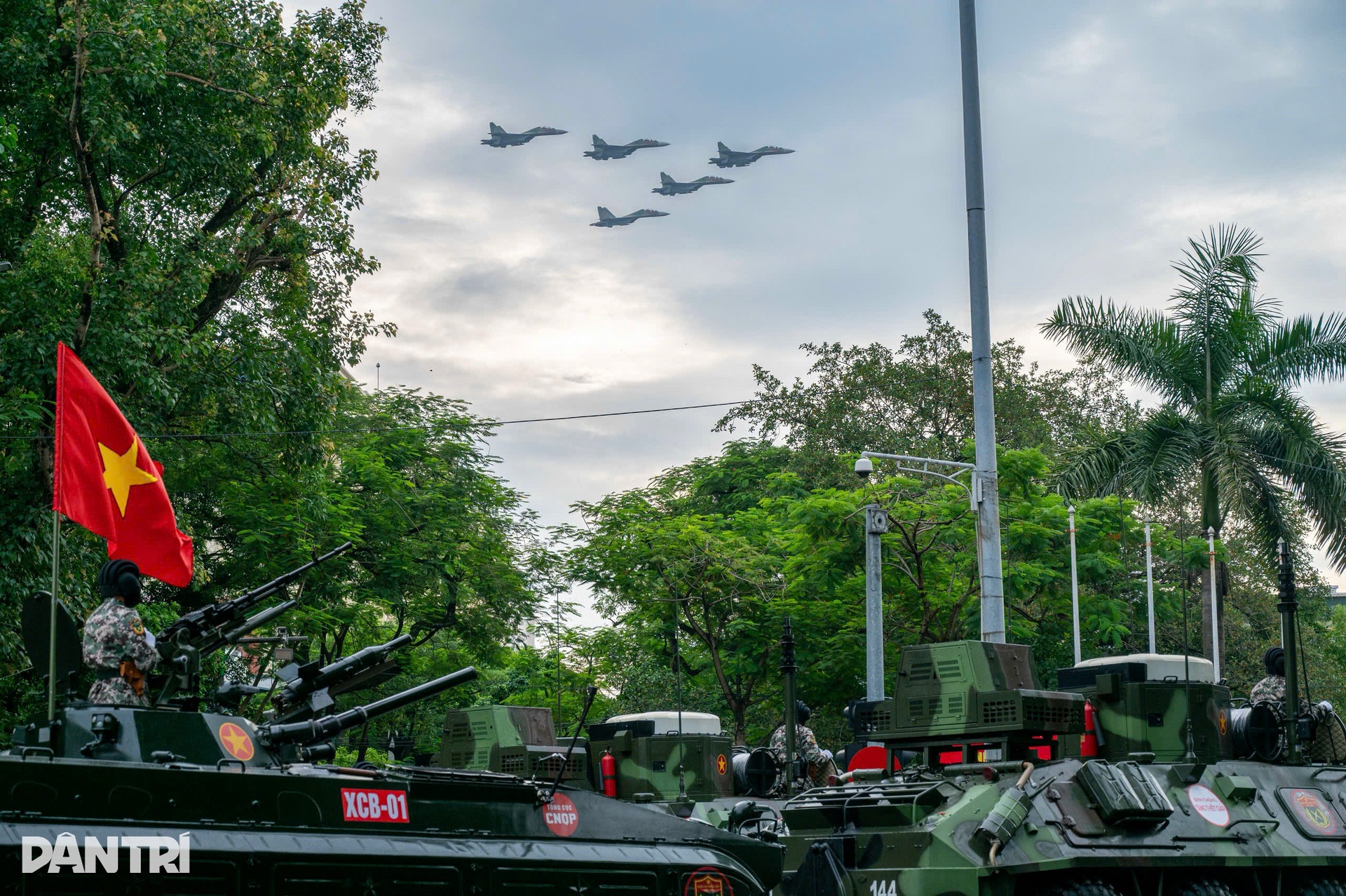 Hình ảnh ấn tượng của không quân Việt Nam bay nhiệm vụ A80 - 14 Hình ảnh ấn tượng của không quân Việt Nam bay nhiệm vụ A80 - 14