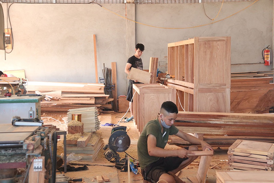 Từ chàng sinh viên lầm lỗi đến chủ xưởng mộc quy mô hàng chục tỷ đồng - 7 Từ chàng sinh viên lầm lỗi đến chủ xưởng mộc quy mô hàng chục tỷ đồng - 7