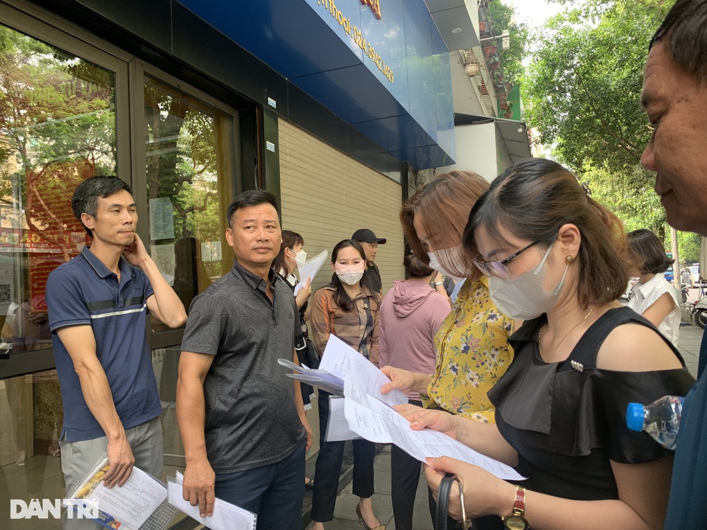Vụ đề thi toán 10 Hà Nội in mờ: Thí sinh hỏi, giám thị trả lời là dấu trừ - 1 Vụ đề thi toán 10 Hà Nội in mờ: Thí sinh hỏi, giám thị trả lời là dấu trừ - 1