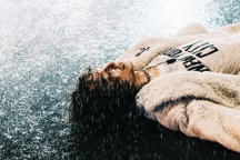 Yêu cầu gỡ bỏ MV có cảnh nhảy lầu của Sơn Tùng - MTP trên mọi nền tảng