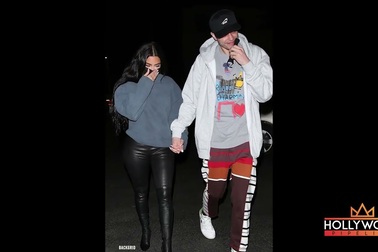 Kim Kardashian và Pete Davidson nắm tay đi dạo phố