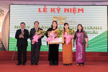 Vietcombank Quảng Ngãi đón nhận Huân chương Lao động Hạng Ba