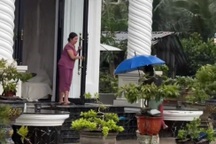 Cô gái Gia Lai mở cửa nhà mới xây đón bà con đến trú bão số 13