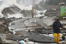 Hàn Quốc thiệt hại nặng nề sau siêu bão, ít nhất 10 người chết