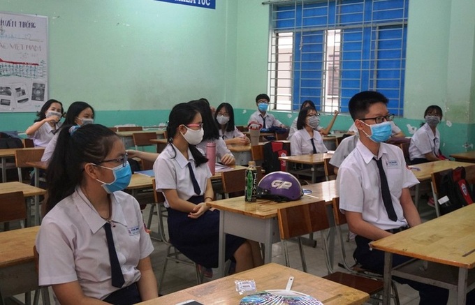 TP HCM học sinh lớp 9 và 12 ở vùng xanh có thể đi học trực tiếp từ ngày 10/12.