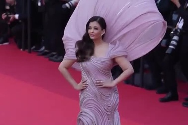 Aishwarya Rai trẻ đẹp tại Cannes
