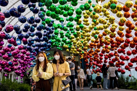 Omicron bùng phát mạnh, thế giới thấp thỏm trước thềm năm mới