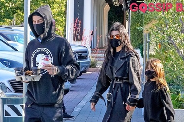 Kourtney Kardashian và bạn trai đi ăn trưa