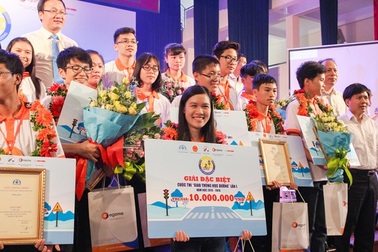 Học sinh cấp 3 sẽ được cấp chứng chỉ lý thuyết bằng lái xe khi tham gia Giao Thông Học Đường