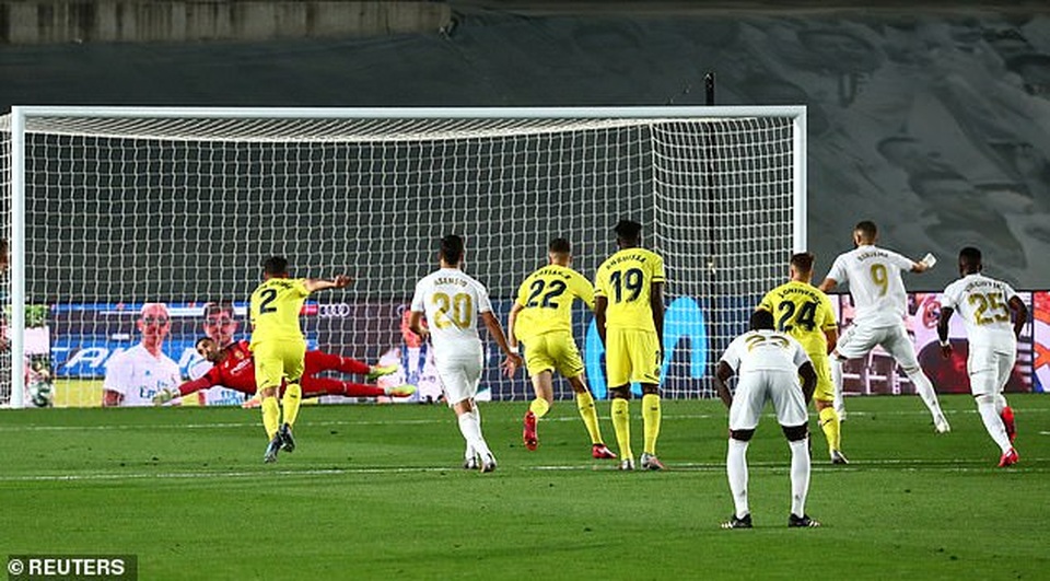 Benzema lập cú đúp, Real Madrid vô địch La Liga lần thứ 34 - 3 Benzema lập cú đúp, Real Madrid vô địch La Liga lần thứ 34 - 3