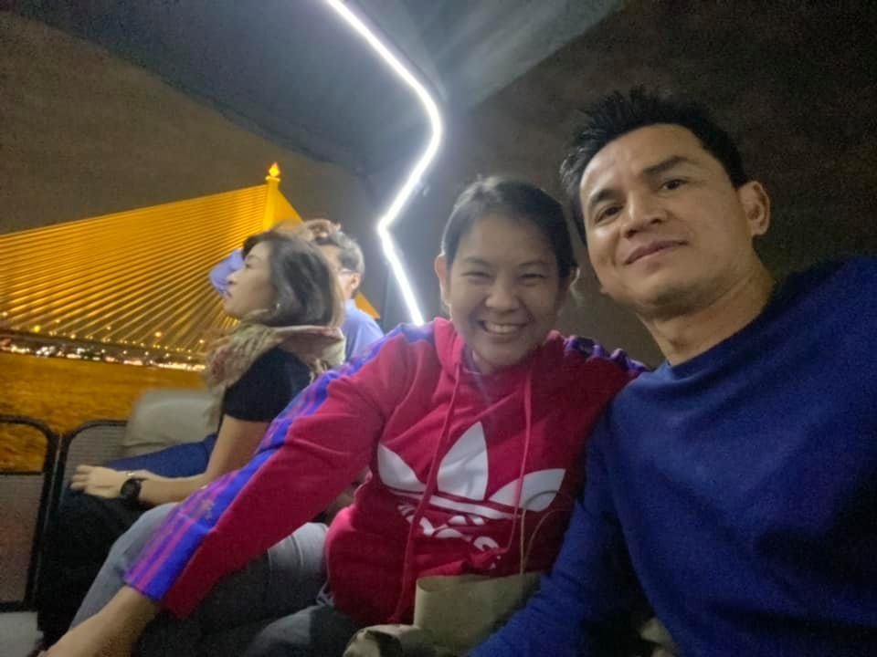 Kiatisuk chia tay bạn bè trước khi sang Việt Nam làm HLV HA Gia Lai - 4 Kiatisuk chia tay bạn bè trước khi sang Việt Nam làm HLV HA Gia Lai - 4