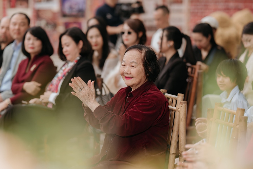 Thị Nở Đức Lưu thích chất điên của con gái Thanh Thanh Hiền - 1 Thị Nở Đức Lưu thích chất điên của con gái Thanh Thanh Hiền - 1