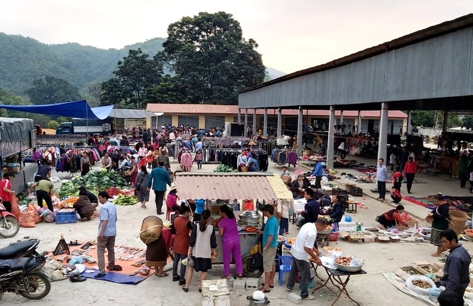 Độc đáo phiên chợ vùng biên những ngày cận Tết - 1 Độc đáo phiên chợ vùng biên những ngày cận Tết - 1