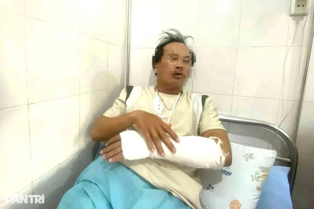 Giám định thương tích trạm trưởng bị gãy tay khi ngăn nhóm người trồng rừng - 1 Giám định thương tích trạm trưởng bị gãy tay khi ngăn nhóm người trồng rừng - 1