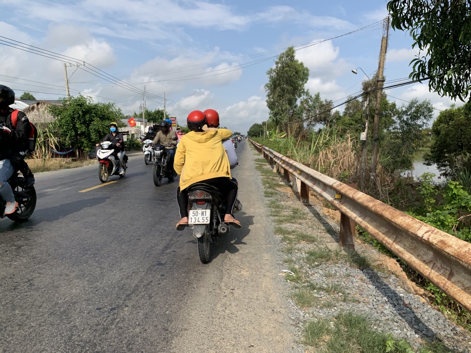 Dòng xe lấn tuyến dài bất tận biến quốc lộ thành đường một chiều - 3