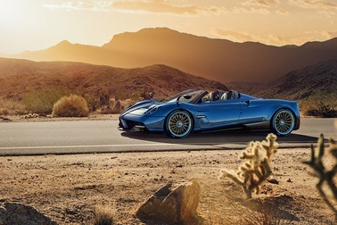 Siêu xe Pagani Huayra Roadster chưa ra mắt đã hết hàng