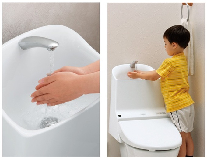 Một chiếc toilet tiết kiệm nước khi nước rửa tay sau đó sẽ được sử dụng để dội toilet.