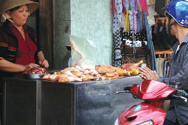 Khó kiểm soát đà tăng giá thực phẩm