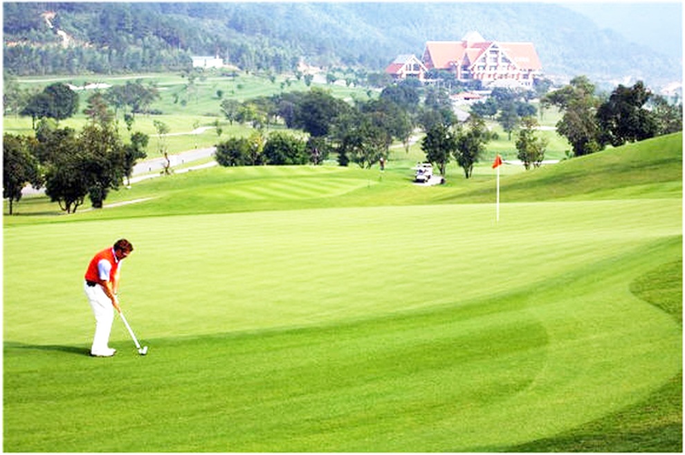 Vĩnh Phúc: Sân golf không đón khách ngoại tỉnh, karaoke tiếp tục đóng cửa - 1