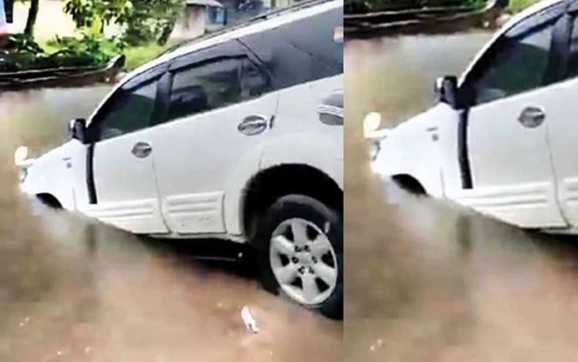 Chiếc Toyota Fortuner lao xuống sông vì đi theo hướng dẫn của Google Maps (Ảnh: Cartoq). Chiếc Toyota Fortuner lao xuống sông vì đi theo hướng dẫn của Google Maps (Ảnh: Cartoq).