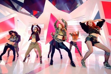 Giới trẻ phương Tây đổ xô đi học… vũ đạo K-pop