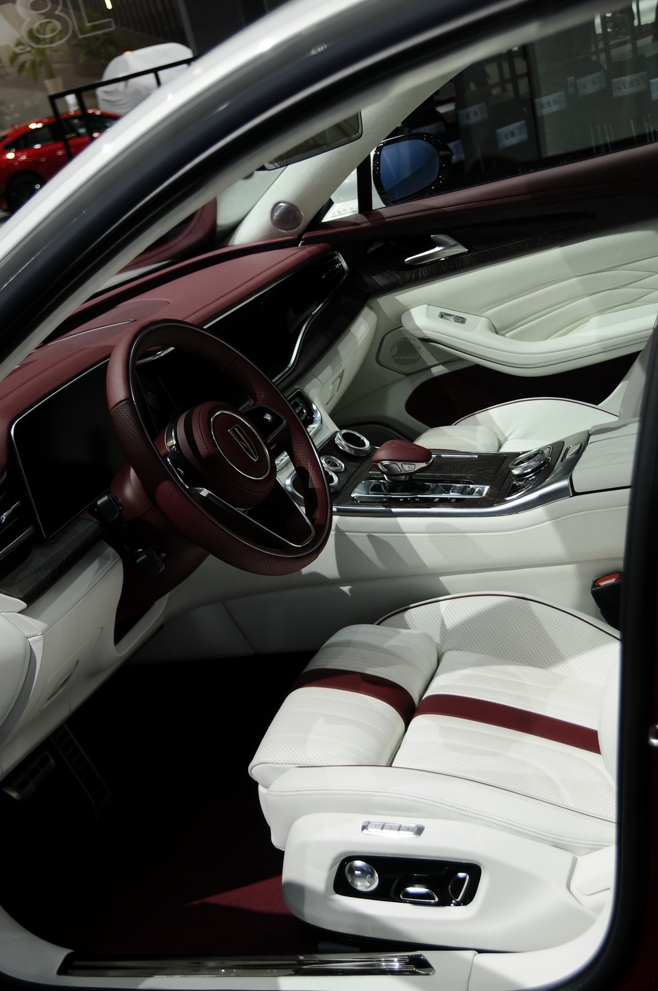 Cận cảnh mẫu Hongqi H9+ được mệnh danh là xe Maybach của Trung Quốc - 9 Cận cảnh mẫu Hongqi H9+ được mệnh danh là xe Maybach của Trung Quốc - 9