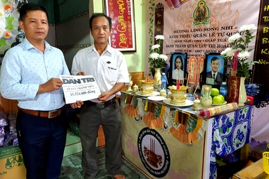 Gia đình cháu bé 2 tuổi bố mẹ bị lũ cuốn trôi tiếp tục được bạn đọc giúp đỡ