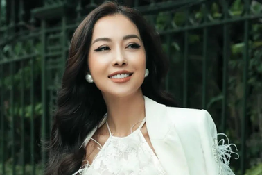 Jennifer Phạm khoe nhan sắc "không tuổi" với các set đồ đen trắng sành điệu