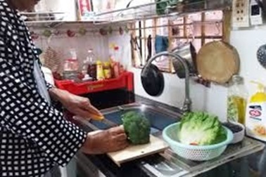 Ảnh hưởng của Covid-19: Gia chủ và "osin" đều “méo mặt”