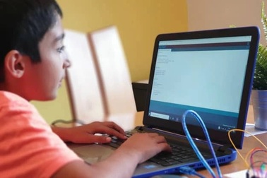 "Coder" 12 tuổi kiếm 400.000 USD nhờ bán tranh số NFT, mơ thành Elon Musk