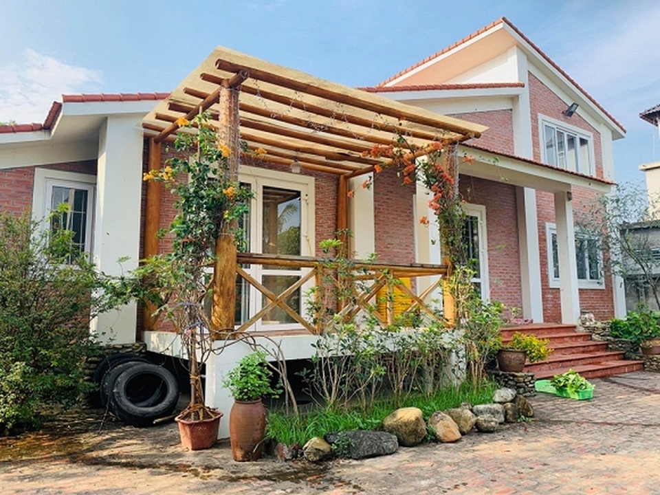 Chiêm ngưỡng nhà vườn bạc tỷ rau trái xum xuê, hoa nở bốn mùa của sao Việt - 11 Chiêm ngưỡng nhà vườn bạc tỷ rau trái xum xuê, hoa nở bốn mùa của sao Việt - 11