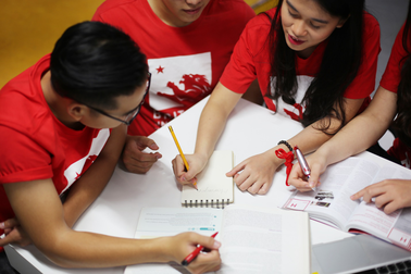 Trở thành cử nhân của Đại học London với tấm bằng được săn đón