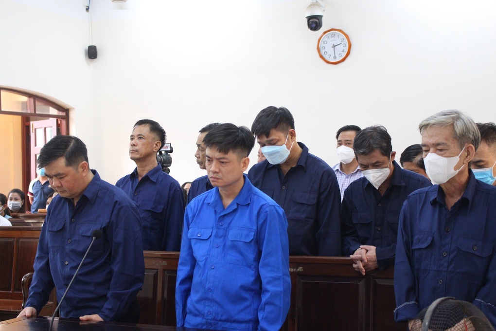 Nguyên Giám đốc Sở vụ biến đất công thành đất tư lĩnh 5 năm 6 tháng tù - 2 Nguyên Giám đốc Sở vụ biến đất công thành đất tư lĩnh 5 năm 6 tháng tù - 2