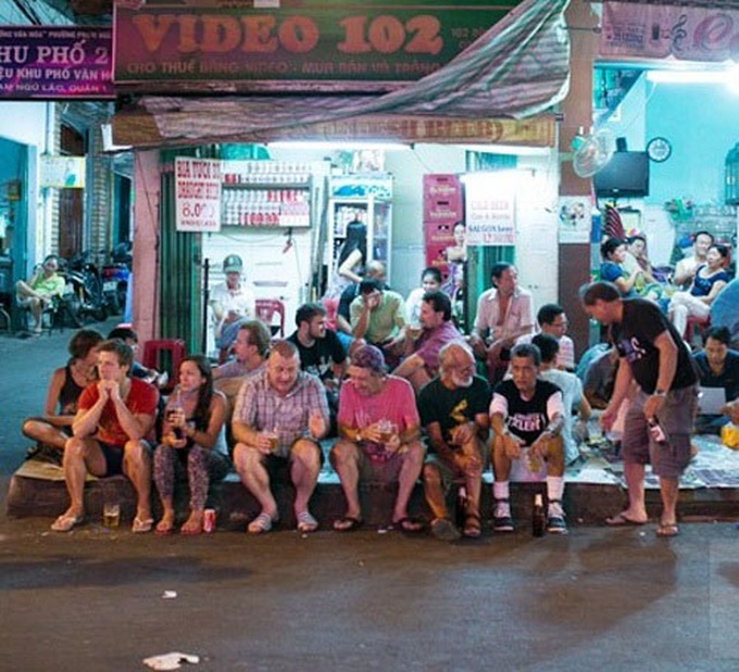 cảm động ở xóm trọ người Tây giữa lòng Sài Thành