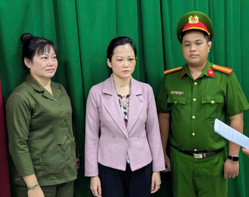 Công an điều tra các hành vi khác của chủ nha khoa Tuyết Chinh ở TPHCM - 3 Công an điều tra các hành vi khác của chủ nha khoa Tuyết Chinh ở TPHCM - 3