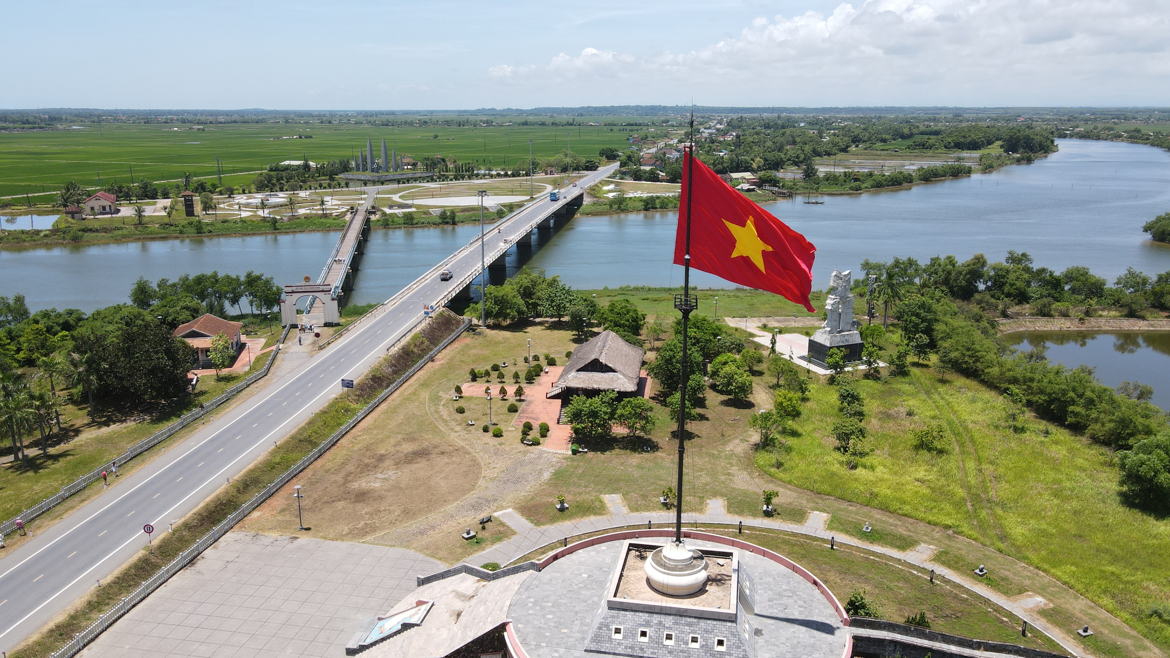 Mối tình đôi bờ vĩ tuyến và đám cưới đặc biệt qua cây cầu thống nhất - 17 Mối tình đôi bờ vĩ tuyến và đám cưới đặc biệt qua cây cầu thống nhất - 17