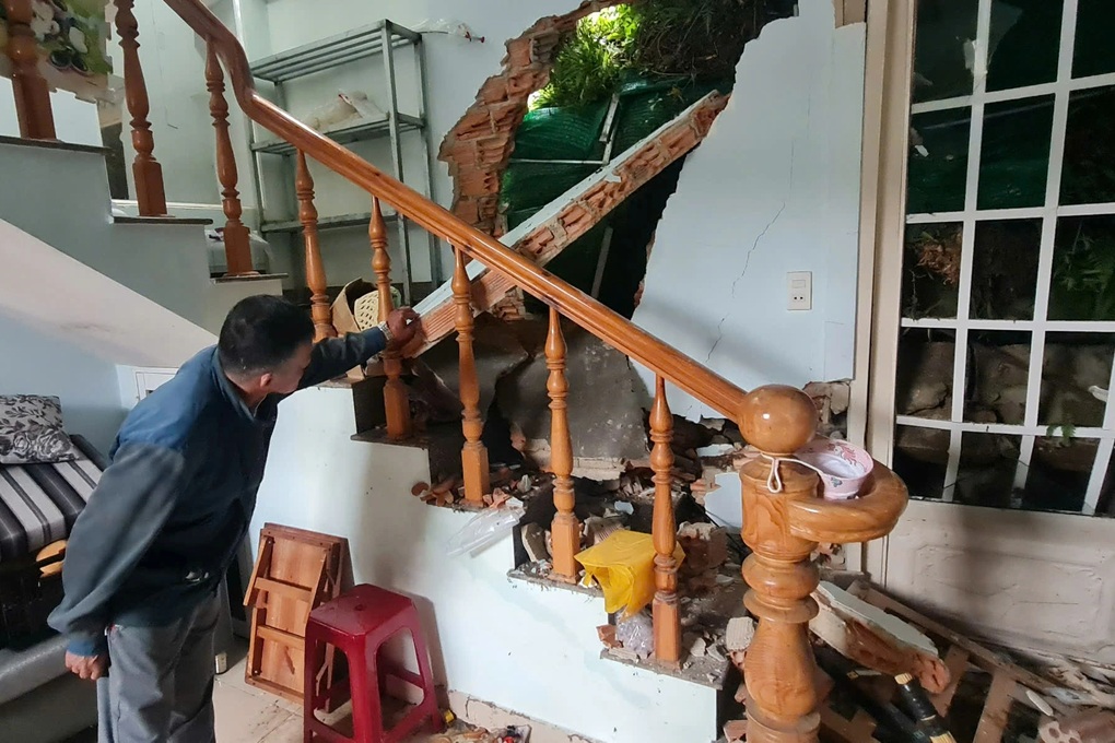 Cấm người dân tiếp cận khu vực sạt lở đất ở Đà Lạt - 2 Cấm người dân tiếp cận khu vực sạt lở đất ở Đà Lạt - 2